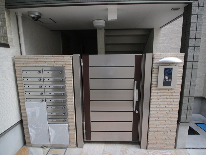 物件外観写真4　(エントランス部分)