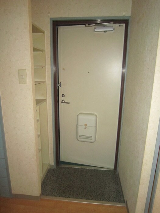 物件内観写真7　(玄関)