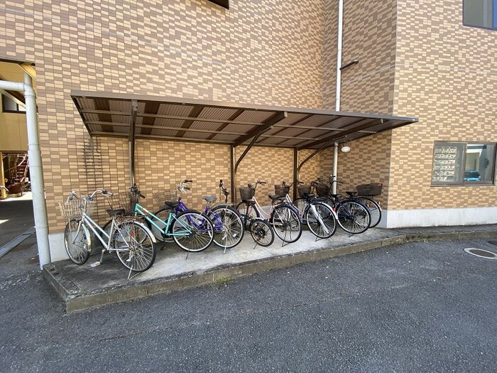 物件外観写真5　(駐輪場)