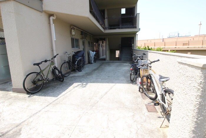 物件外観写真3　(駐輪場)