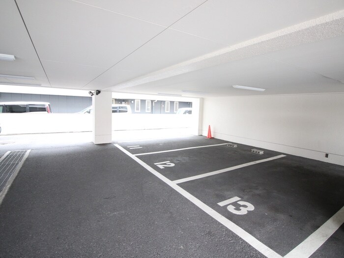 物件外観写真4　(駐車場)