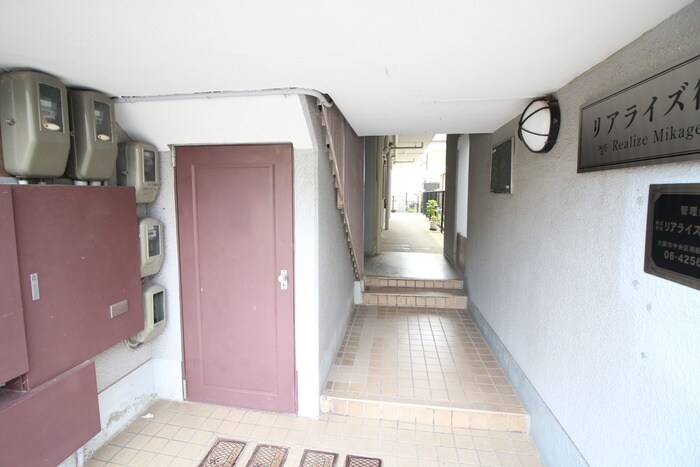 物件外観写真4　(エントランス部分)