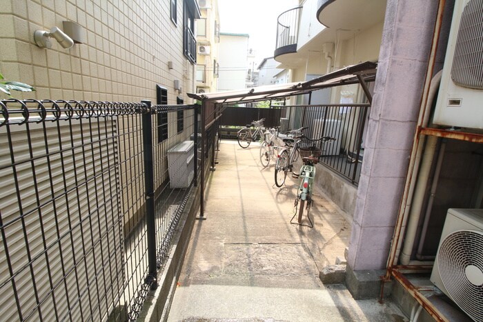 物件外観写真5　(駐輪場)