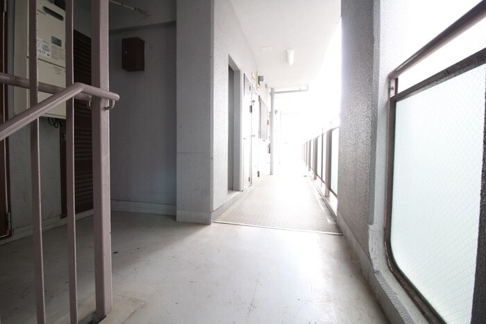 物件外観写真6　(エントランス部分)