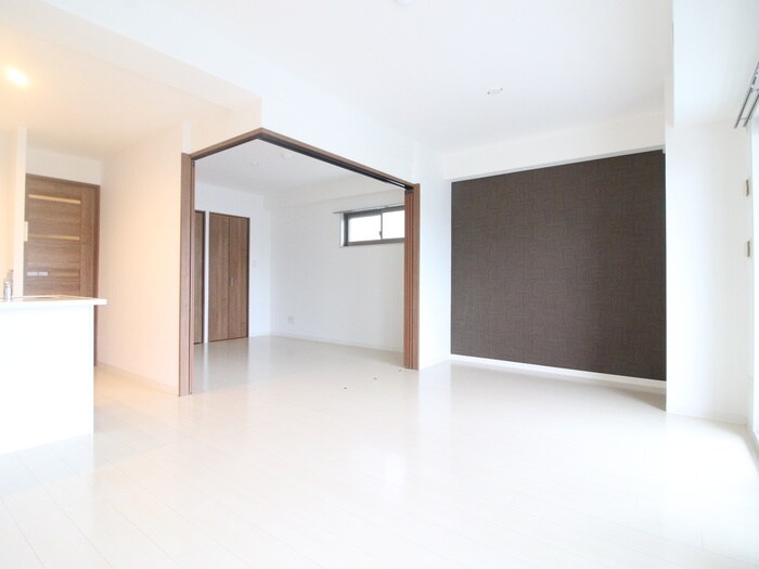 物件内観写真7　(室内からの展望)