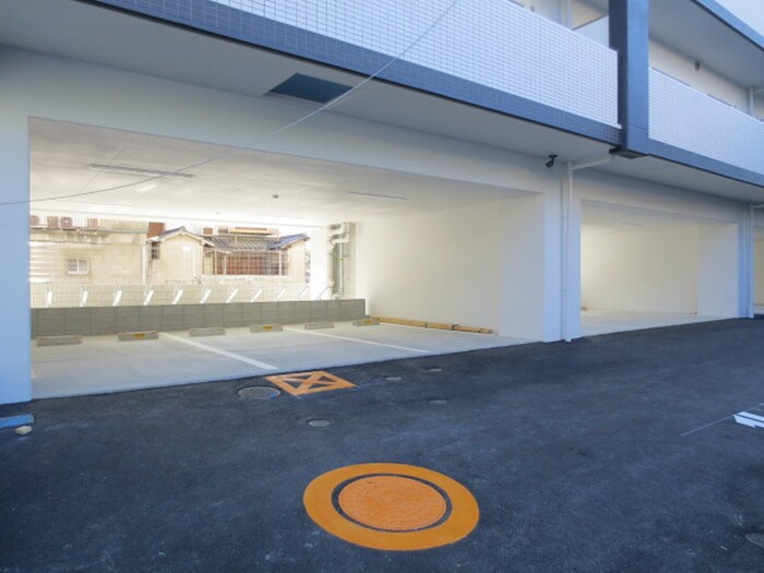 物件外観写真3　(駐車場)