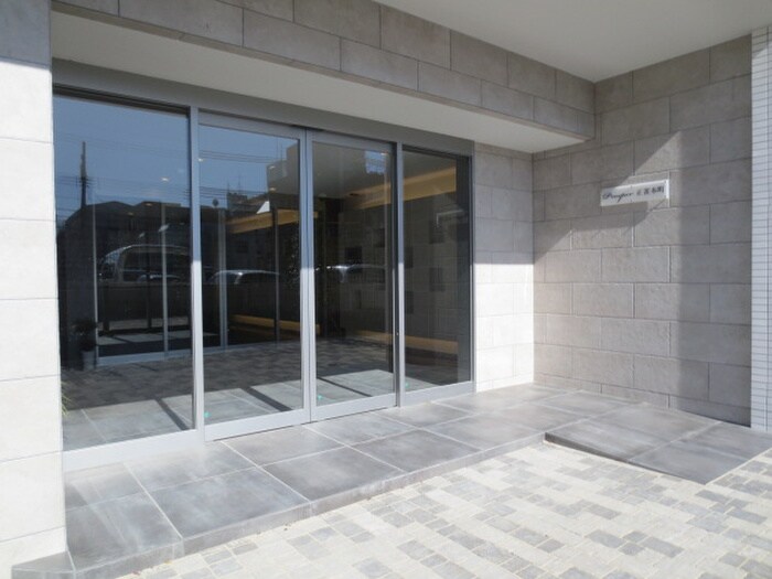 物件外観写真4　(エントランス部分)