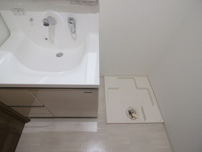 物件内観写真18　(洗濯機置場)