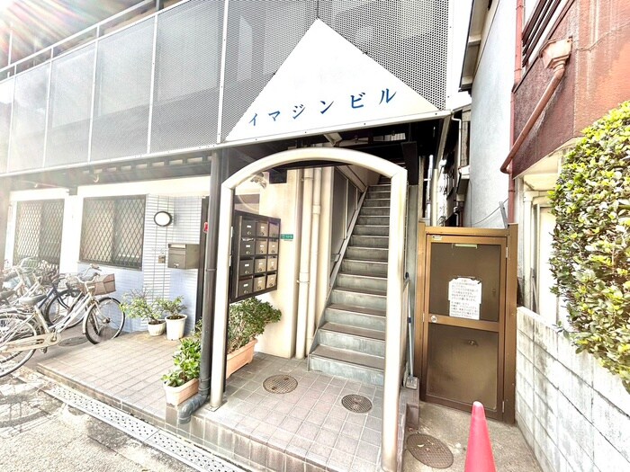 物件外観写真2　(エントランス部分)