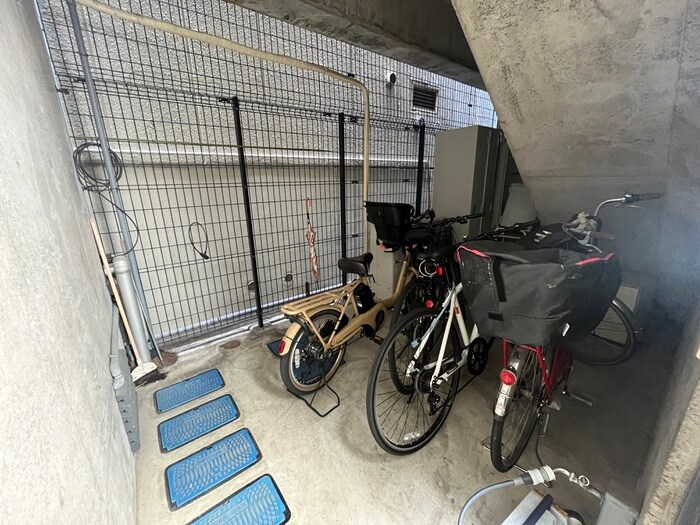 物件外観写真6　(駐輪場)