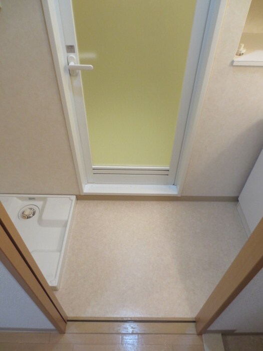 物件内観写真13　(洗濯機置場)