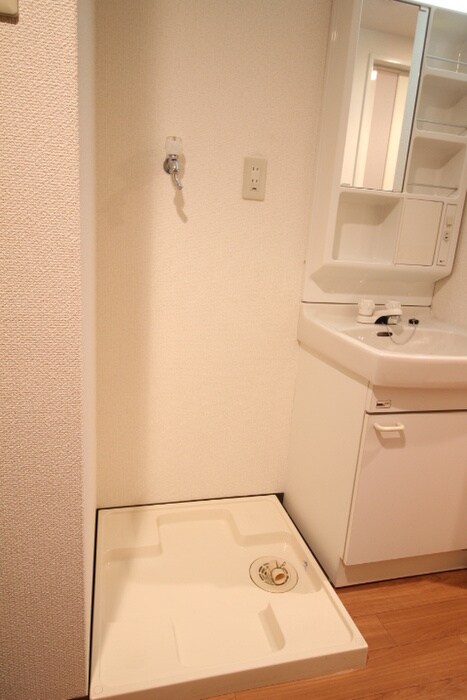 物件内観写真16　(洗濯機置場)