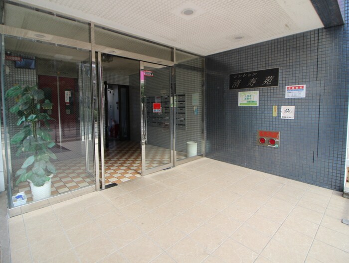 物件外観写真3　(エントランス部分)