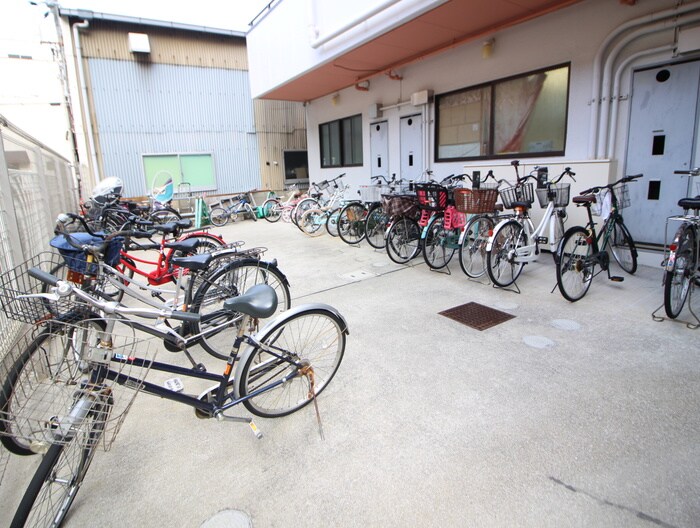 物件外観写真5　(駐輪場)