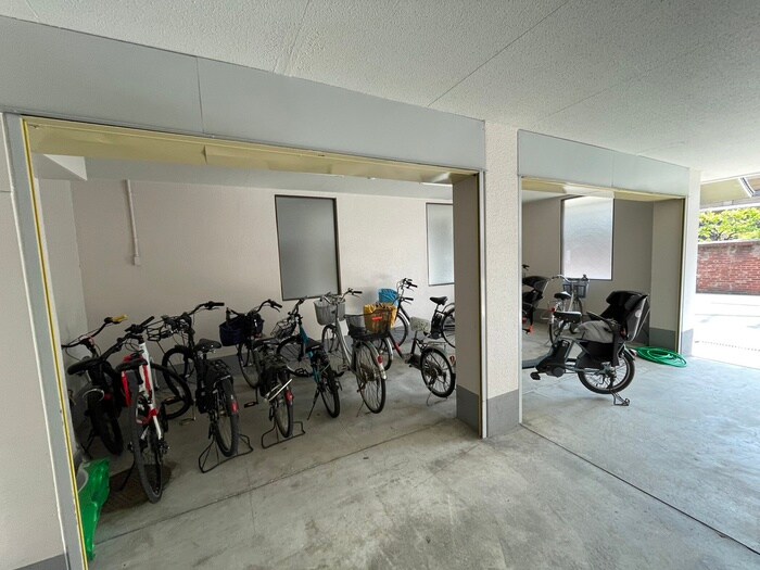 物件外観写真5　(駐輪場)