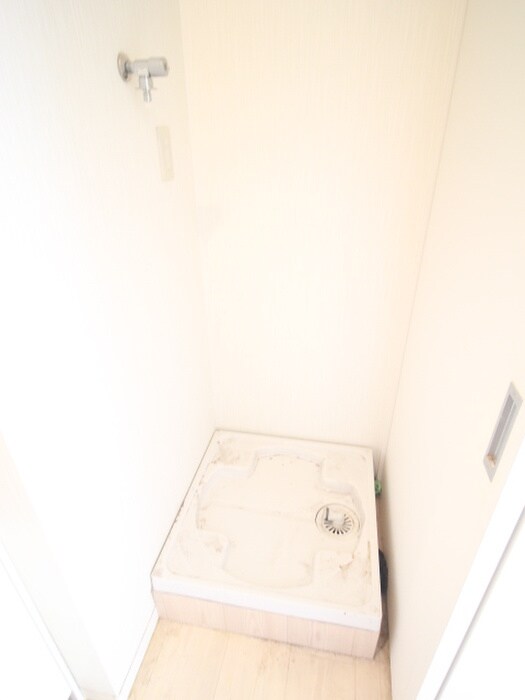 物件内観写真13　(洗濯機置場)