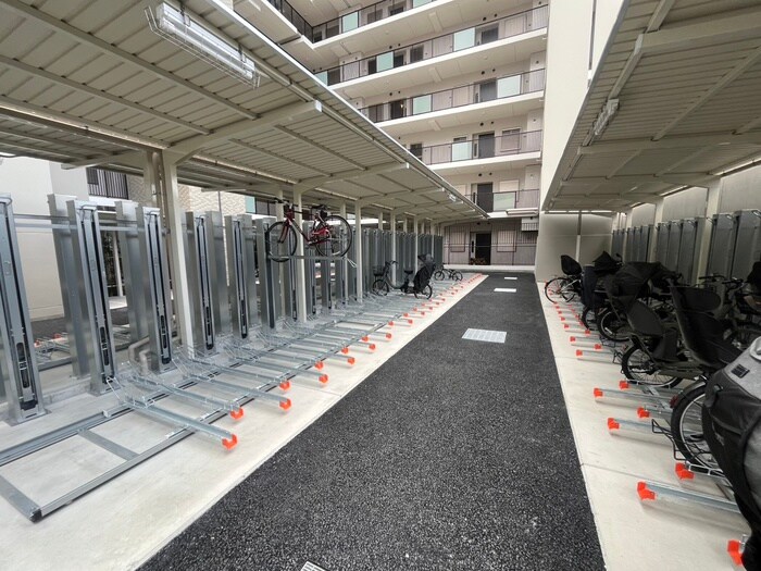 物件外観写真4　(駐輪場)