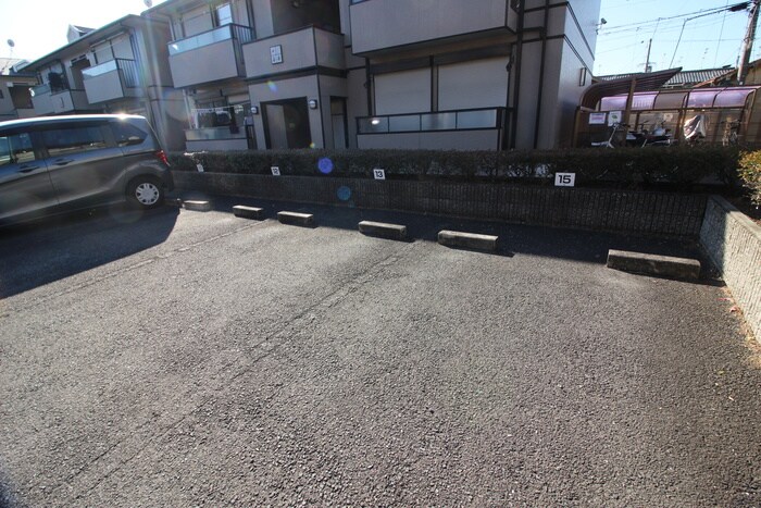 物件外観写真5　(駐車場)