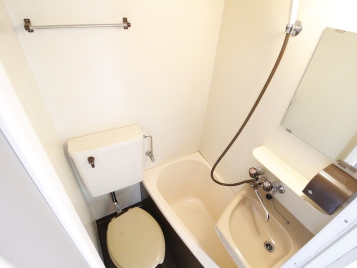 物件内観写真10　(洗濯機置場)