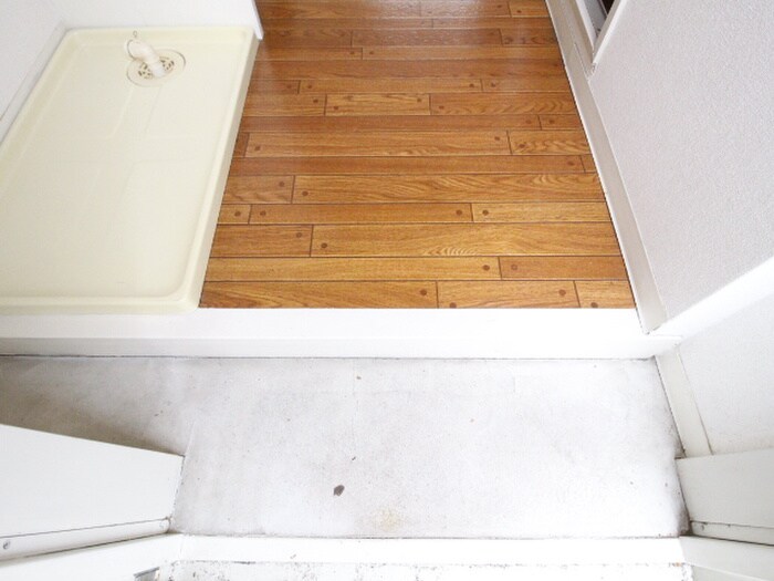 物件内観写真12　(玄関)