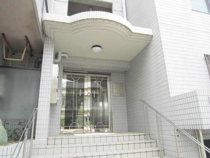 物件外観写真6　(エントランス部分)
