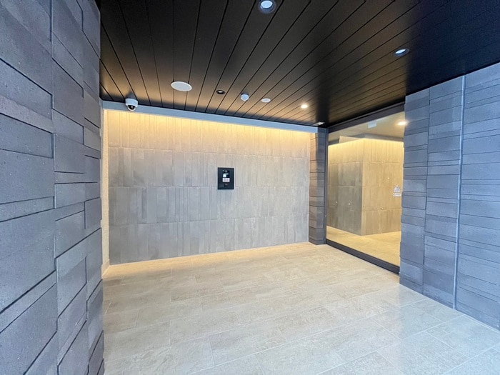 物件外観写真4　(エントランス部分)