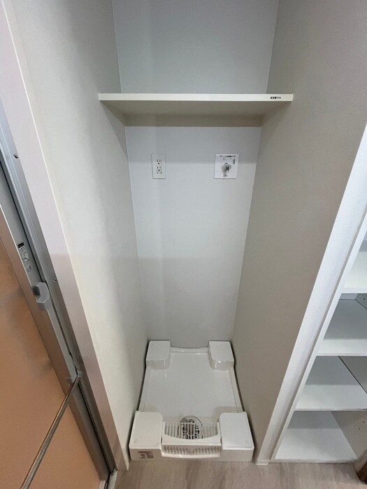 物件内観写真10　(洗濯機置場)