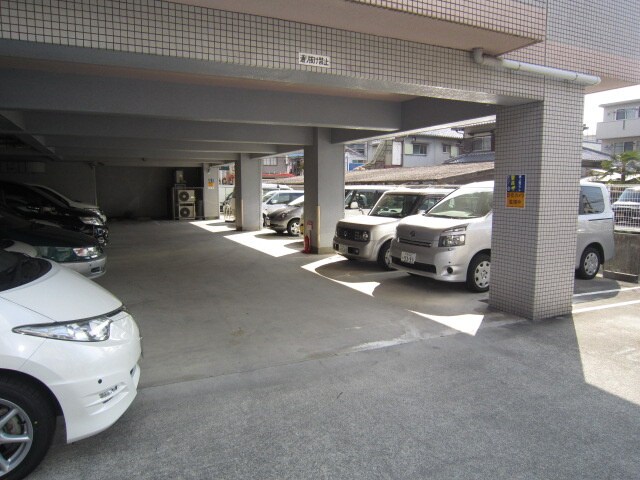 物件外観写真2　(駐車場)