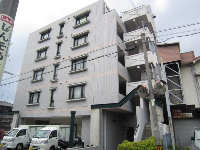 物件外観写真4　(エントランス部分)