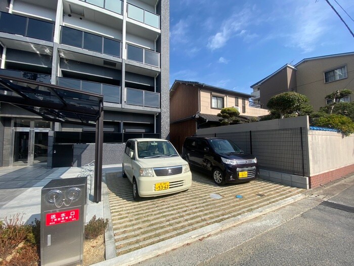 物件外観写真3　(駐車場)