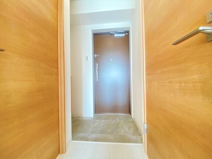 物件内観写真15　(玄関)