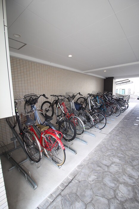 物件外観写真3　(駐輪場)