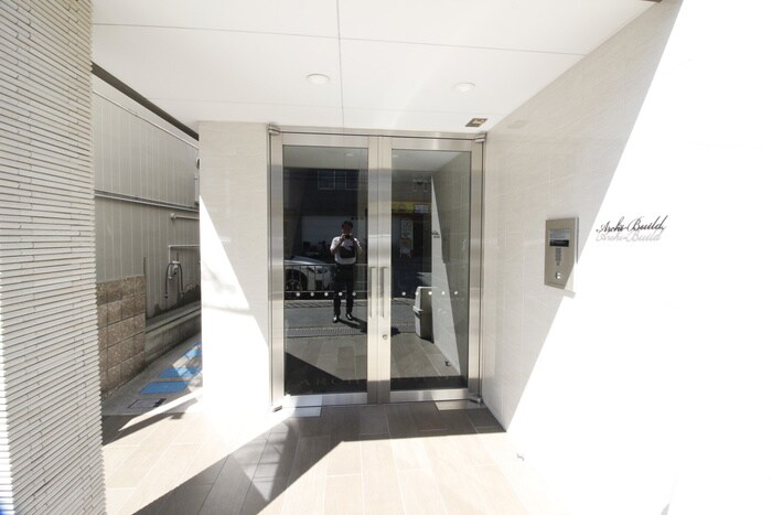 物件外観写真2　(エントランス部分)