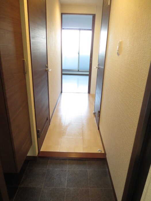 物件内観写真7　(玄関)
