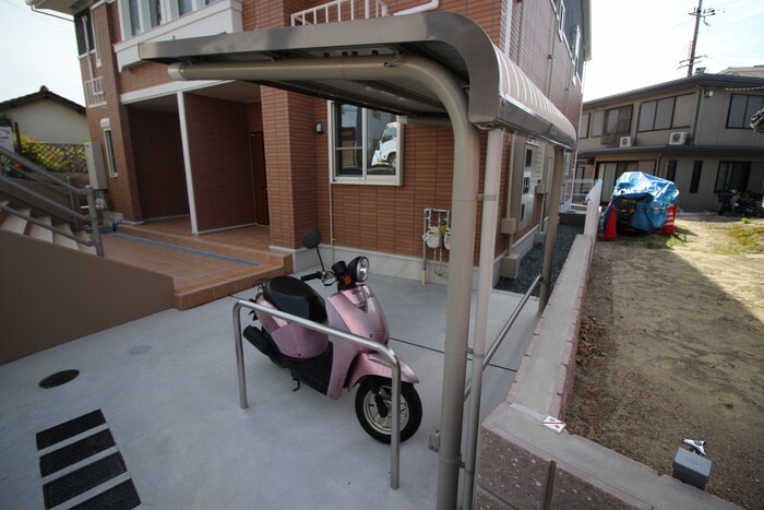 物件外観写真4　(駐輪場)