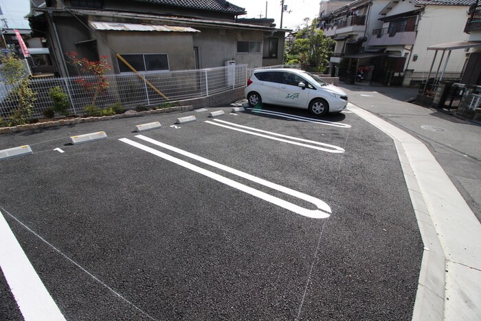 物件外観写真5　(駐車場)