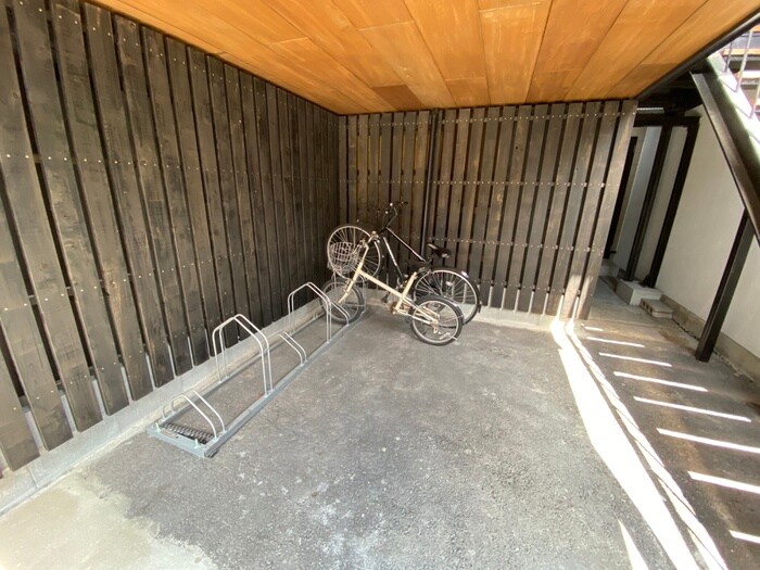 物件外観写真3　(駐輪場)
