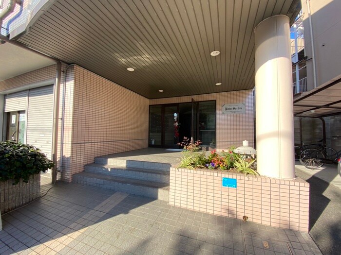 物件外観写真3　(エントランス部分)