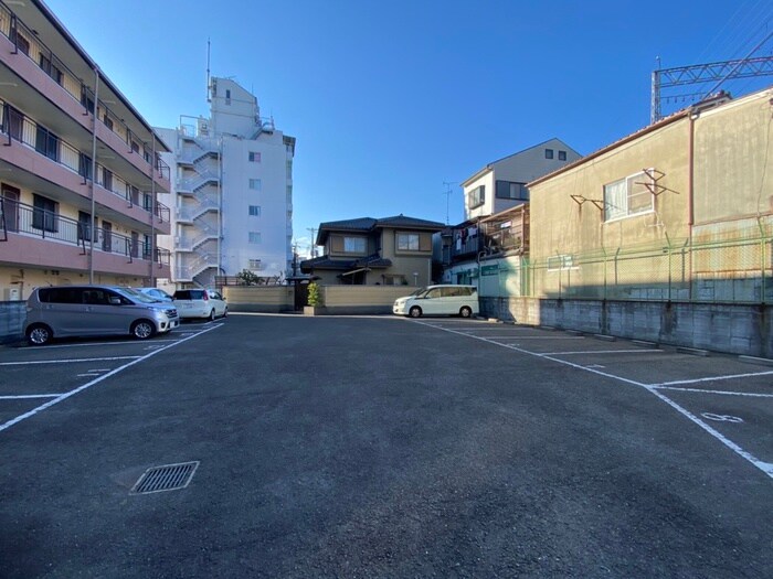 物件外観写真5　(駐車場)
