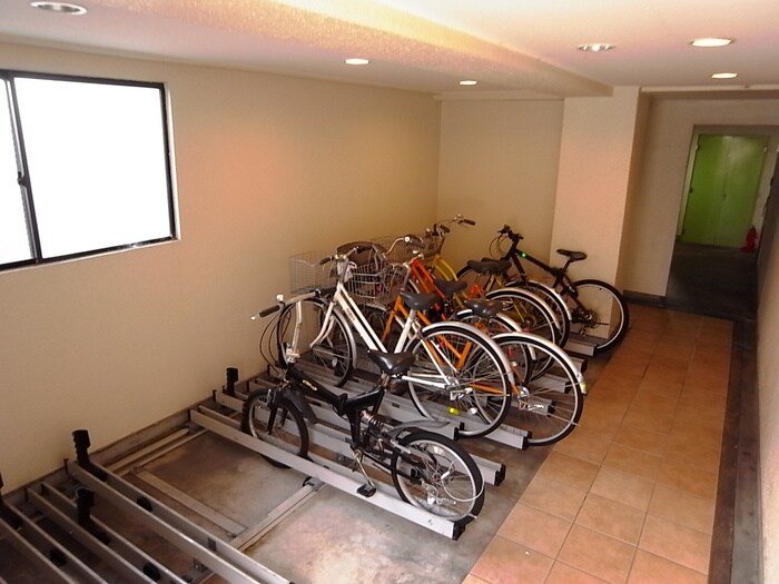 物件外観写真4　(駐輪場)