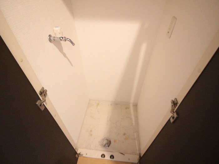 物件内観写真15　(洗濯機置場)