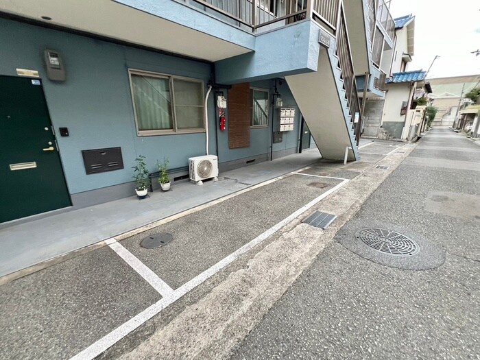 物件外観写真5　(駐車場)