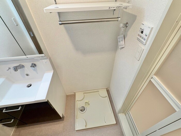 物件内観写真13　(洗濯機置場)