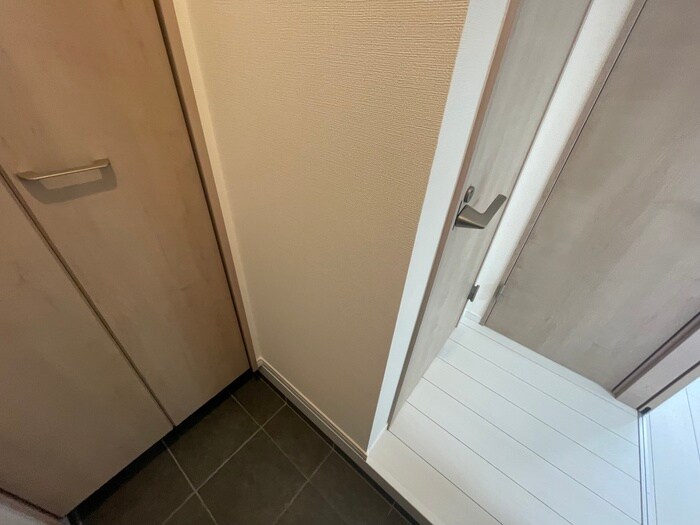 物件内観写真7　(玄関)