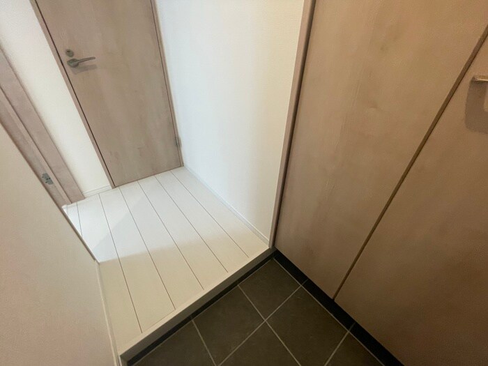 物件内観写真7　(玄関)