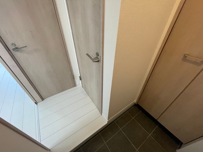 物件内観写真7　(玄関)