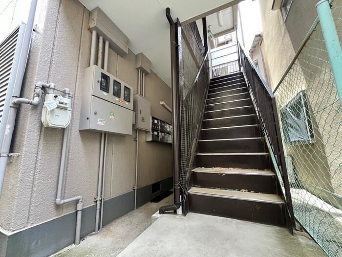 物件外観写真3　(エントランス部分)