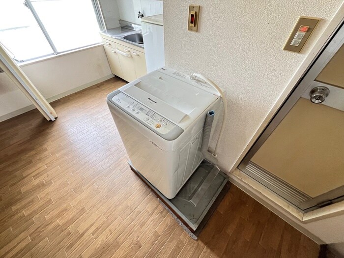 物件内観写真11　(洗濯機置場)