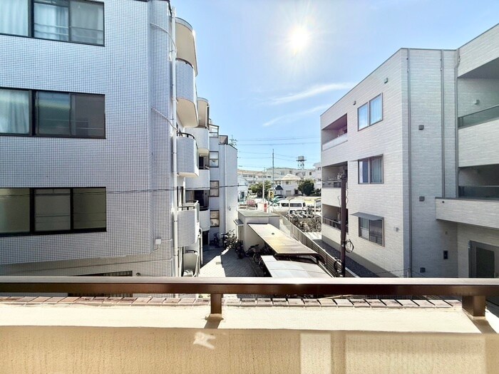 物件内観写真18　(室内からの展望)