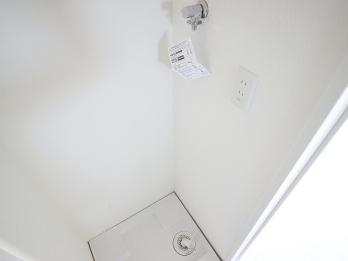 物件内観写真13　(洗濯機置場)